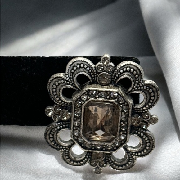 Vintage Avon Art Deco Crystal Rhinestone Earrings 1” - Picture 2 of 8